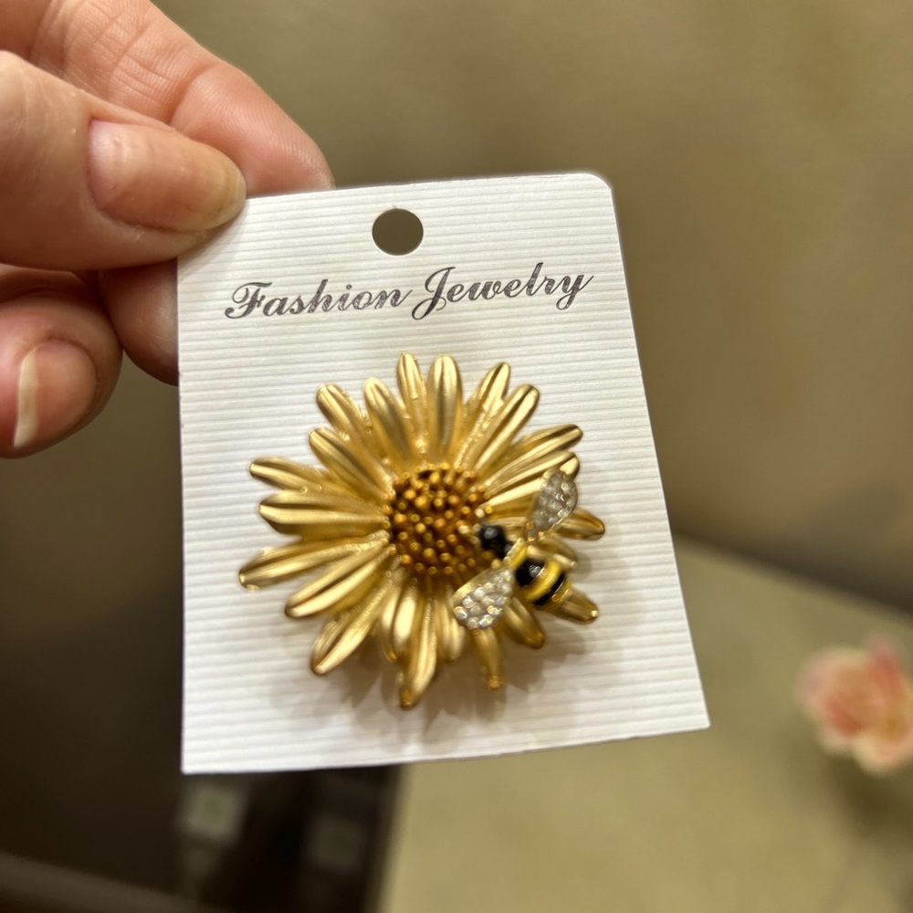 Women’s brooch